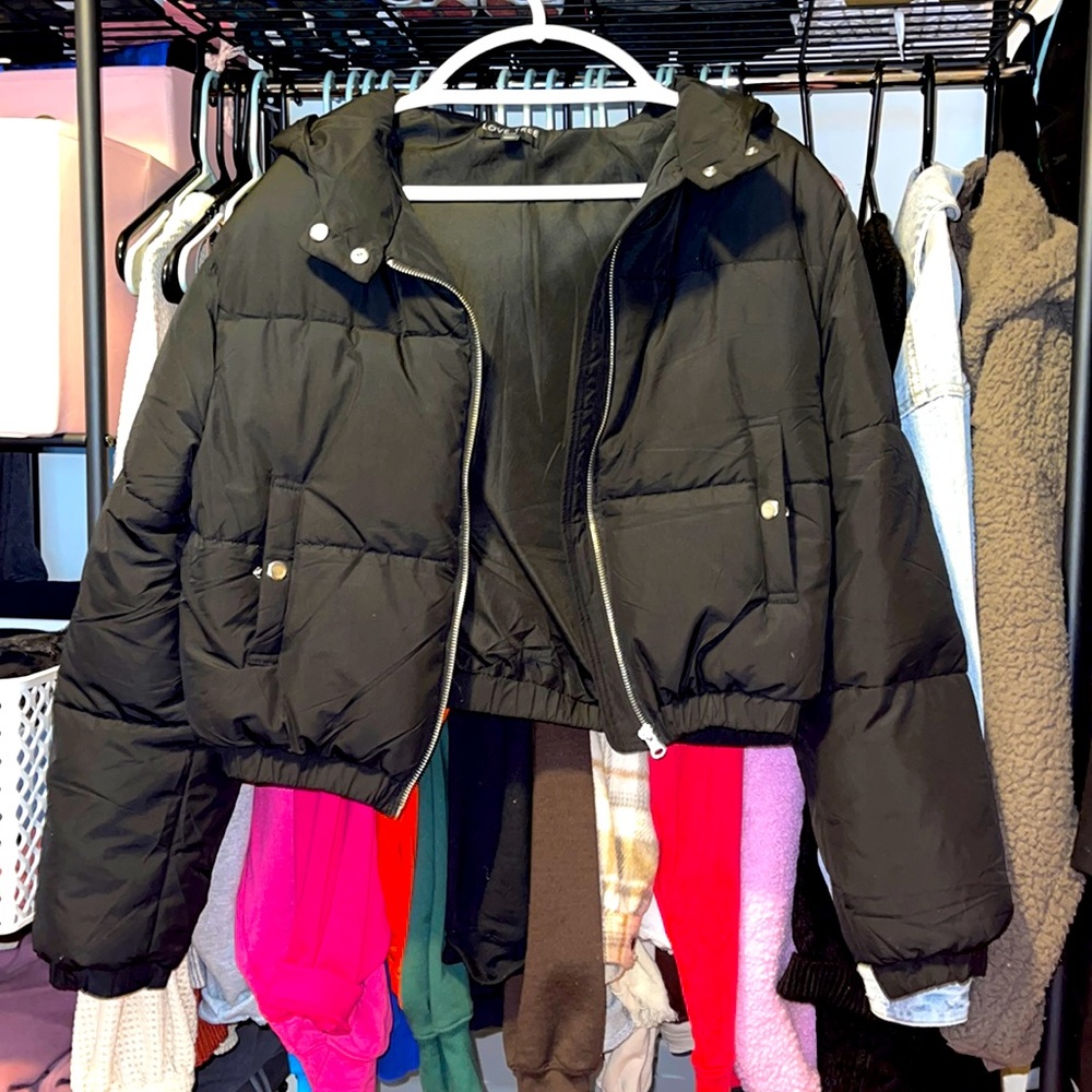 BLACK CROPPED PUFFER JACKET